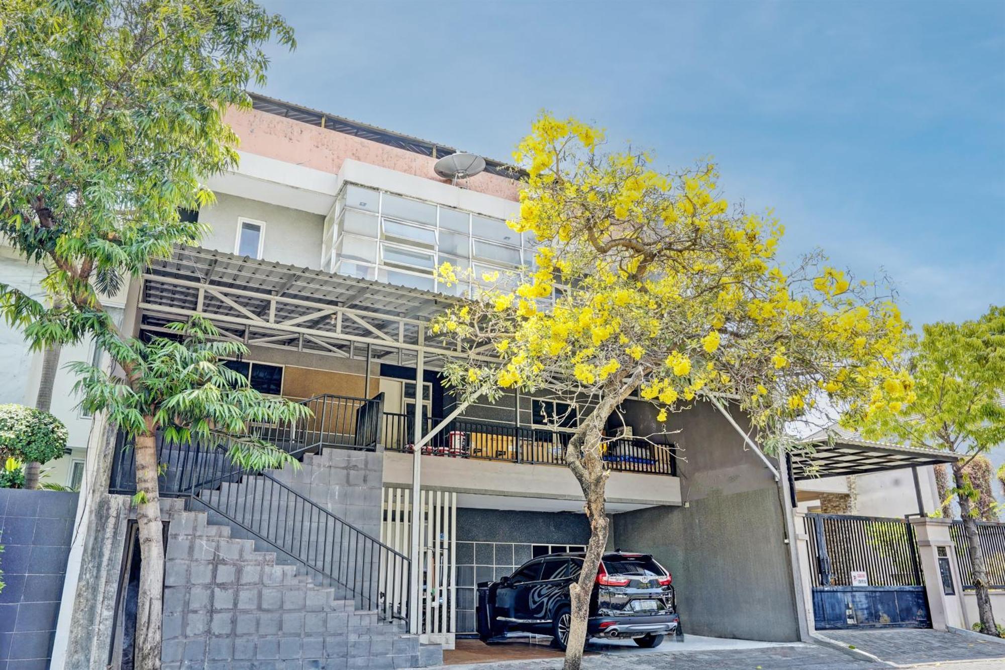 Oyo 93112 Garden Homestay 3 Merlion Surabaya Exterior photo
