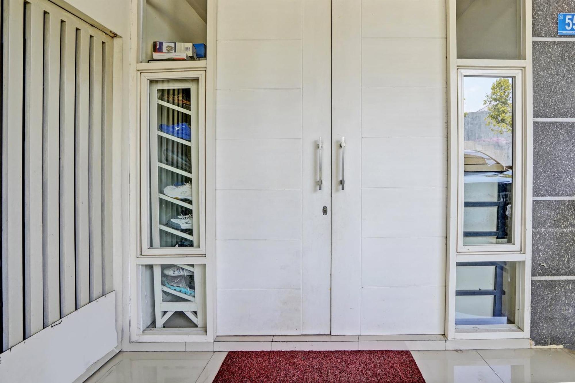 Oyo 93112 Garden Homestay 3 Merlion Surabaya Exterior photo